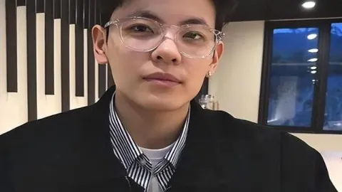 C罗探望皇马训练场：与旧帅团及新人球员同框留念